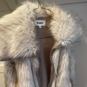 BB Dakota faux fur vest with collar. Zips up. Originally purchased at Evereve.